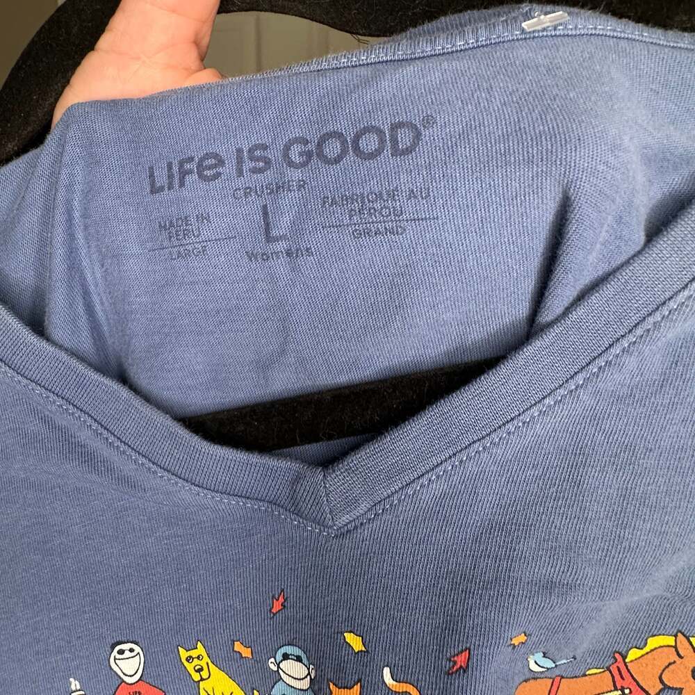 Life is Good Women's Blue V-Neck Crusher Tee Horse Harvest Hayride Graphic - Picture 3 of 5